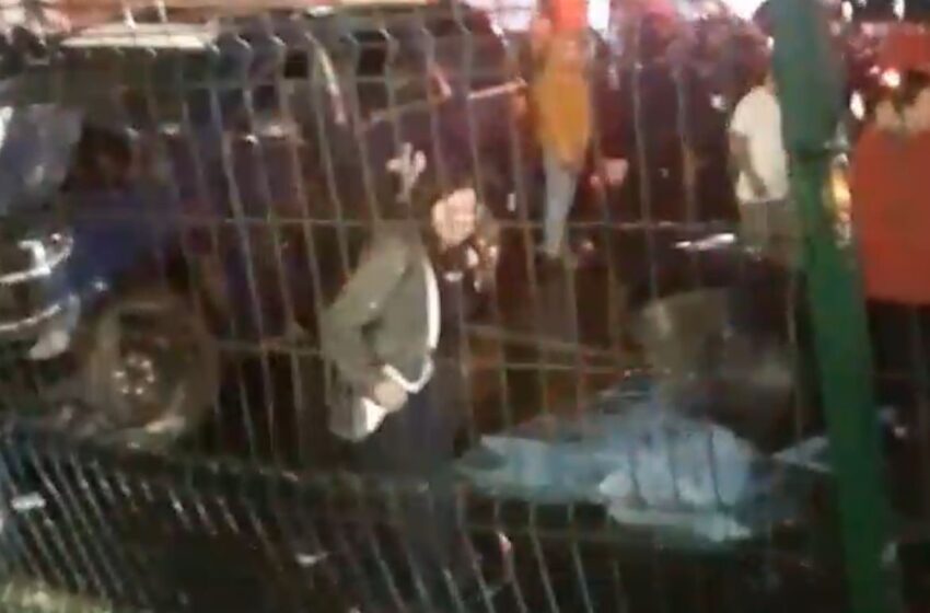 Choca patrulla de Toluca contra automóvil y motociclistas; fallece una mujer